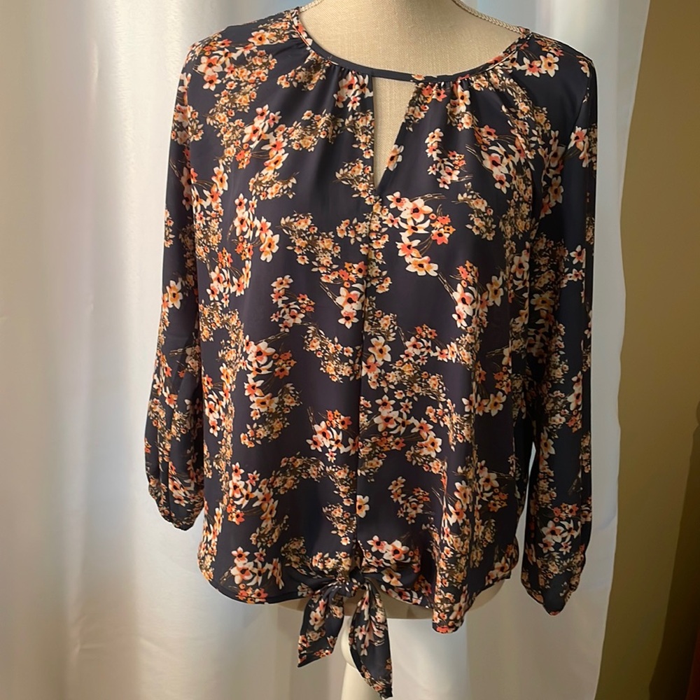 Floral top with front tie. Easy and comfy to wear. Looks good with jeans.